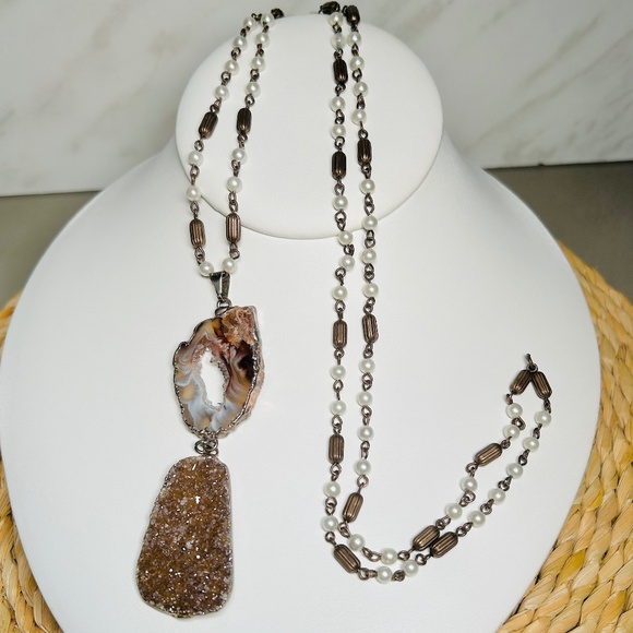 Vintage Jewelry - Vintage Quartz Agate Slice, Druzy, Brass Beaded and Faux Pearl Pendant Necklace
